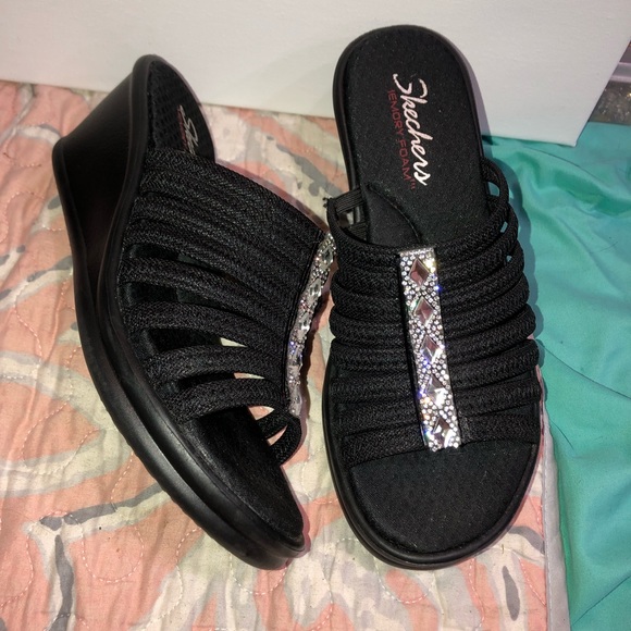 Skechers MEMORY FOAM Swarovski crystal detail PRICE IS FIRM & GREAT PRICE - Picture 6 of 15